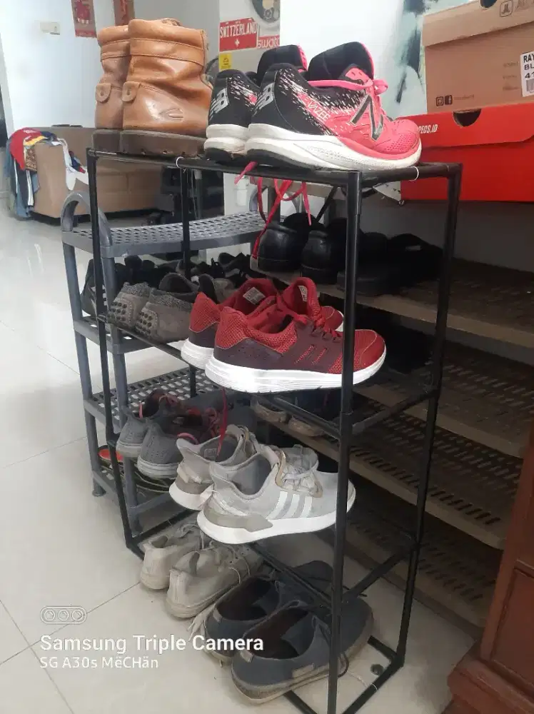 Sepatu Sepatu Sepatu