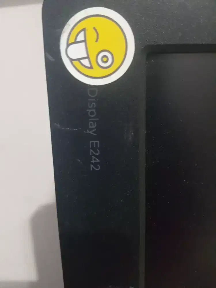 Layar monitor 24 inchi merk hp