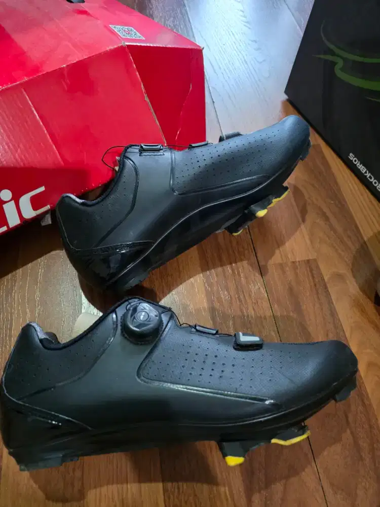 Sepatu roadbike cleat