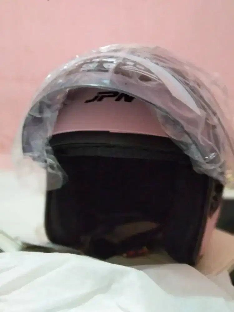 Dijual helm wanita Masih Baru