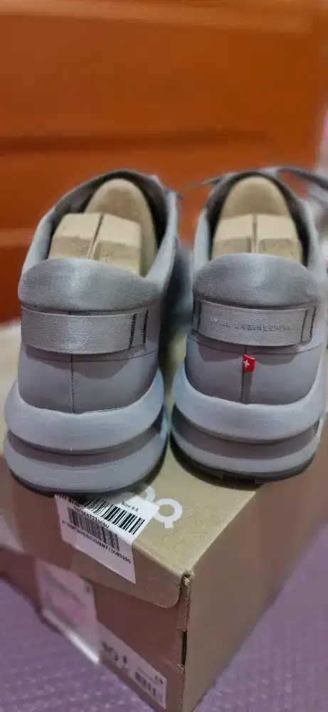 Sepatu OnCloud alloy rock abu 44 (reg 43) untuk Aceh