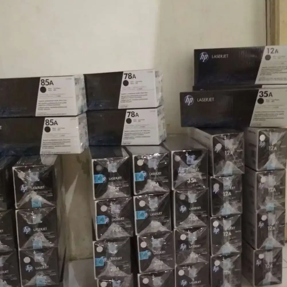 Menampung barang baru atau bekas sisa kantor