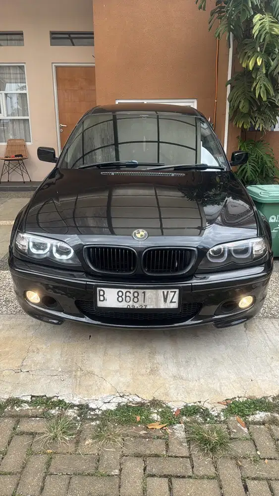 BMW 318i 2002 Bensin