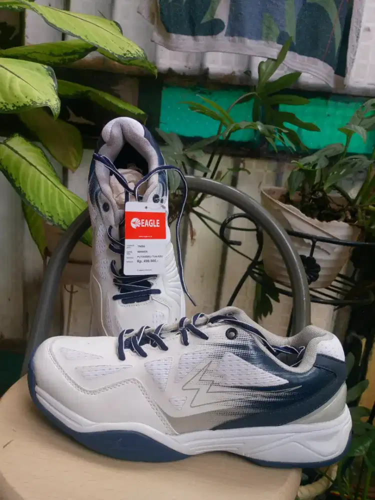 Sepatu eagle di jual karna ke gedean size 42