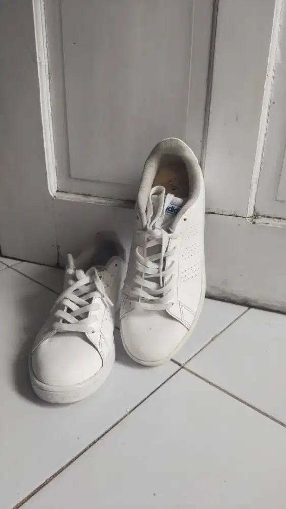sepatu adidas putih ori