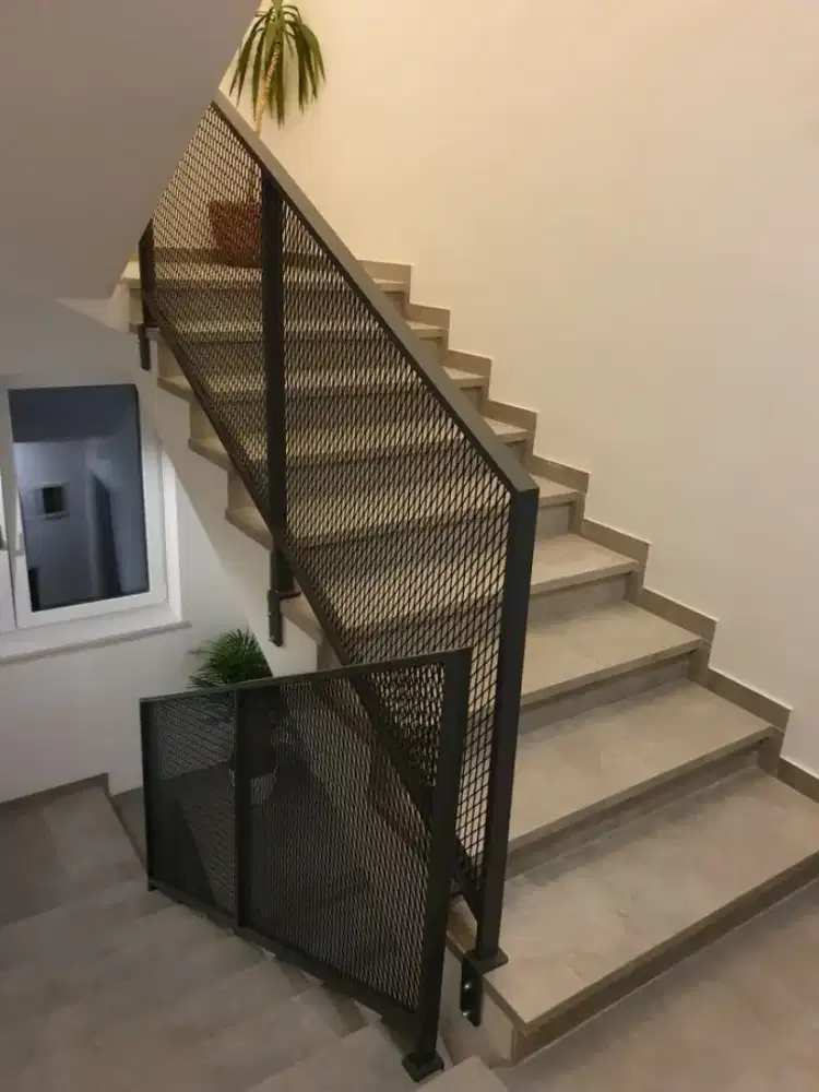 Railing tangga Ram expanda