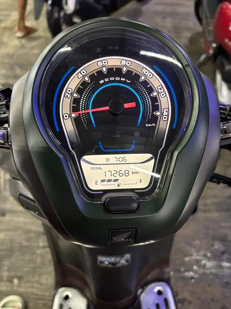 SCOOPY 2023 warna hijau doft