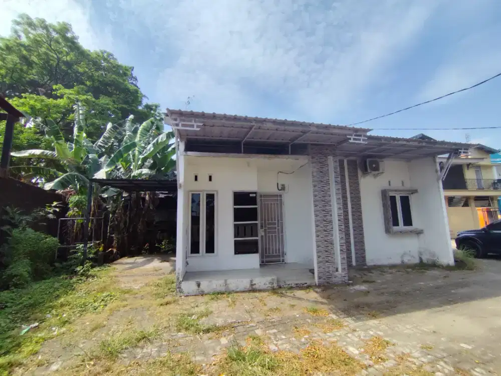 Rumah samping uvri antamg