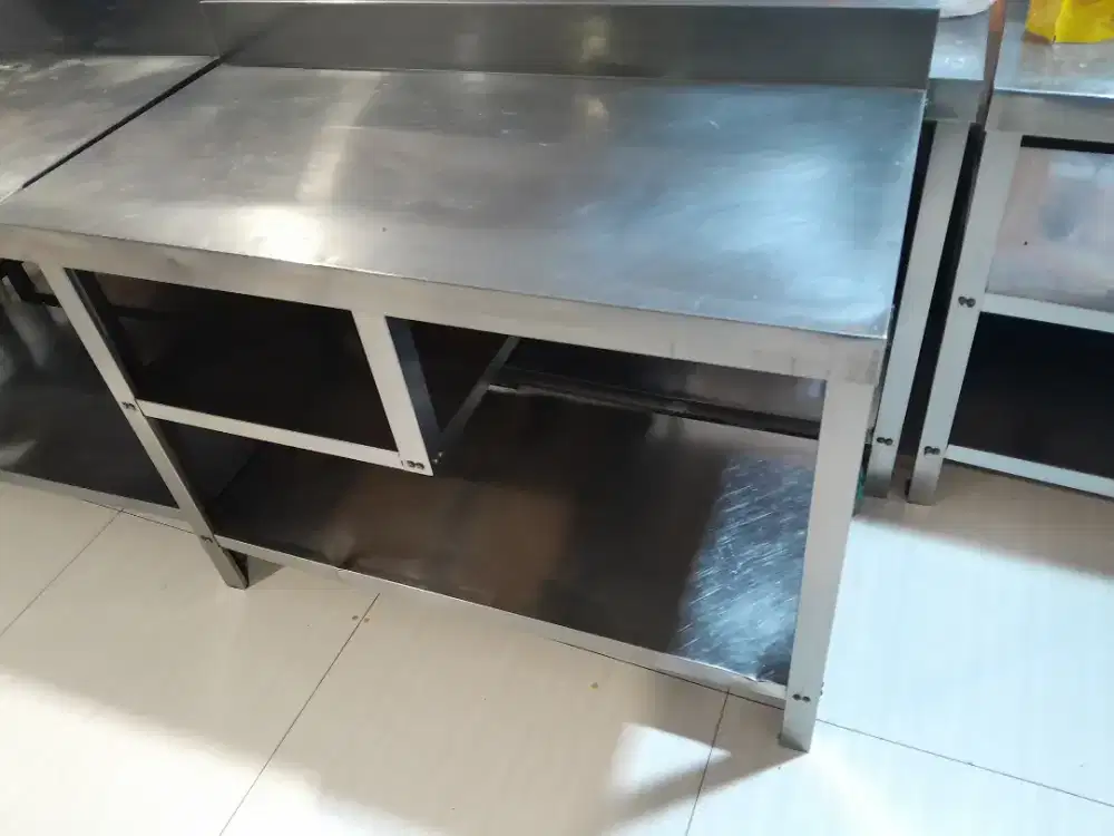 Meja dapur stainless