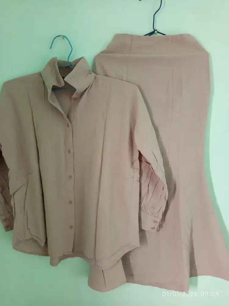 Setelan rok dan kameja