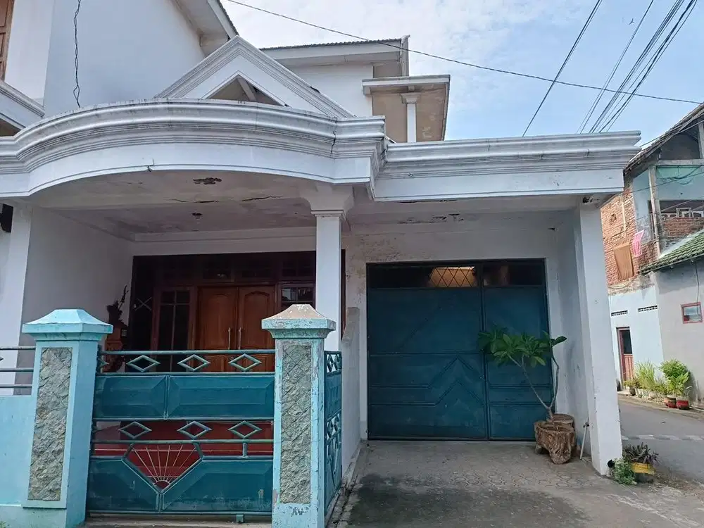 disewakan rumah 2 lantai 6 kamar