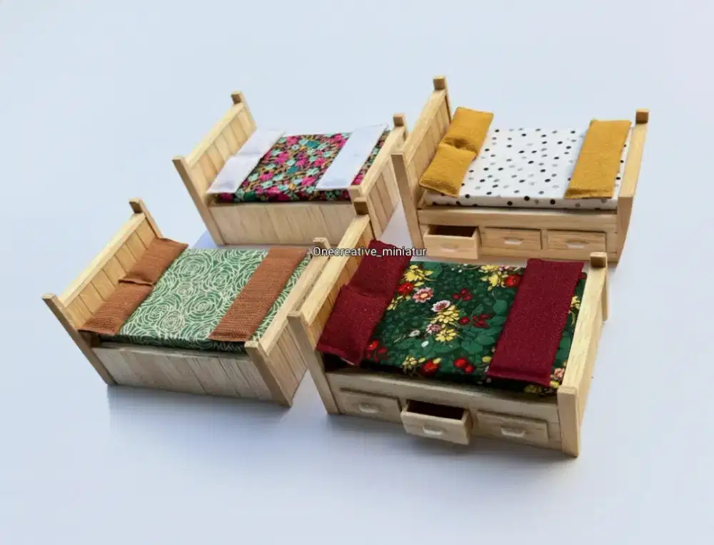 Miniatur BED/ tempat tidur kayu Skala 1/25