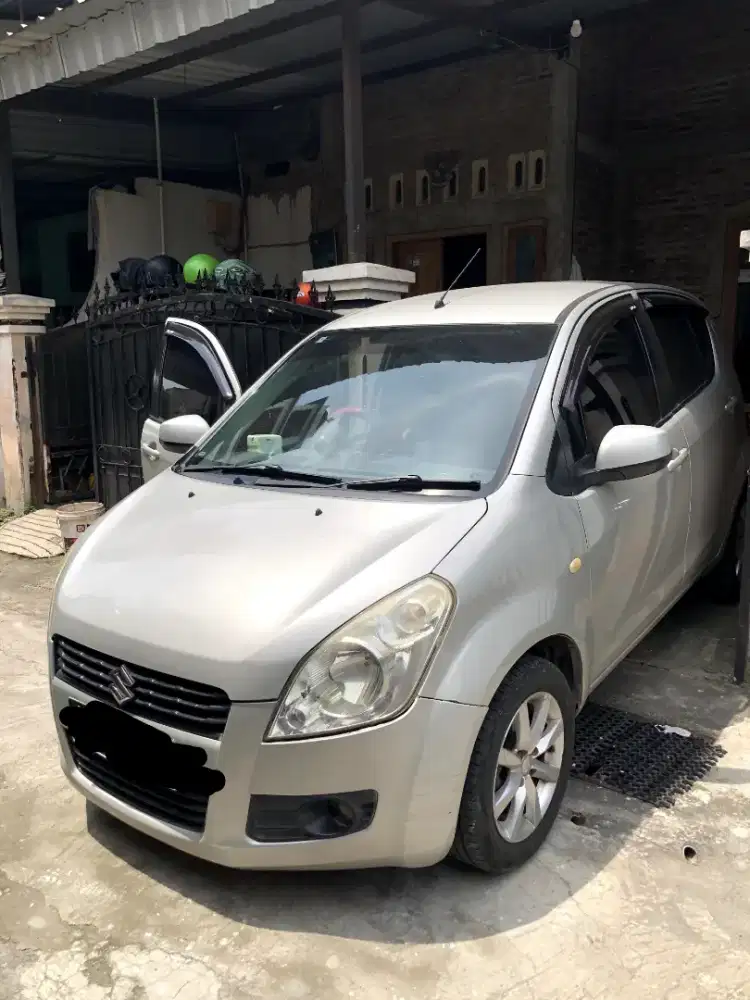 Di jual mobil Suzuki splash 2012