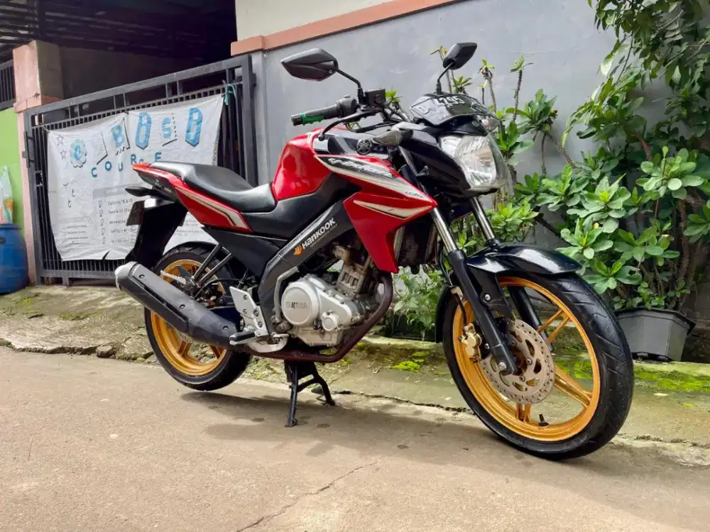 DI JUAL,,YAMAHA VIXION TAHUN 2013