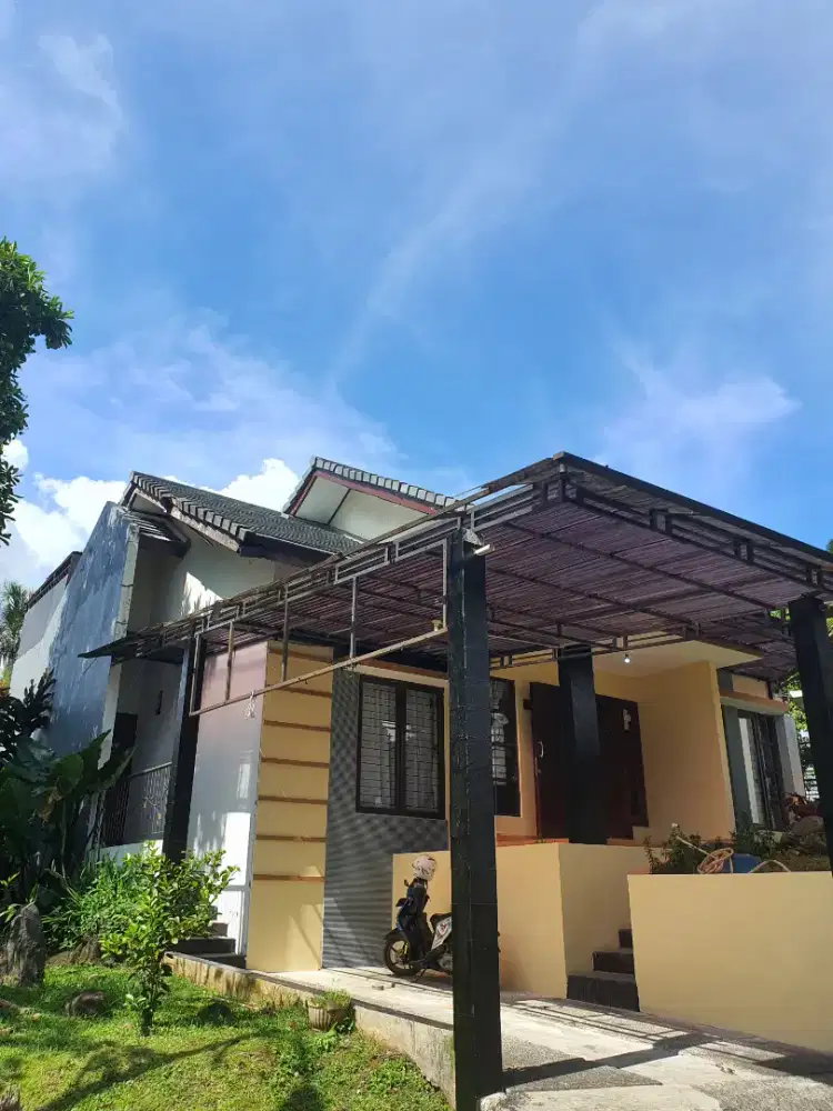 Disewakan rumah bulanan 4 kamar dengan kamar mandi dalam