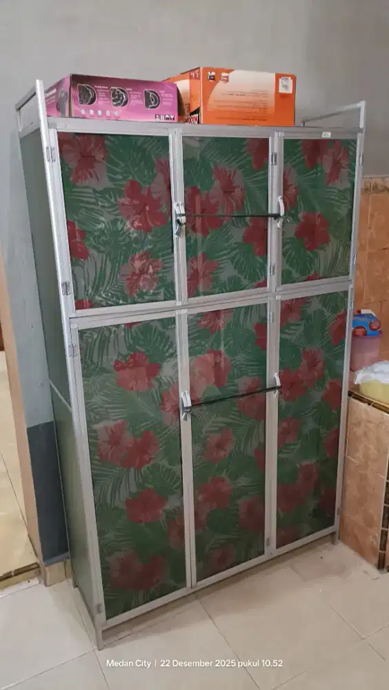 Lemari rak piring / gelas