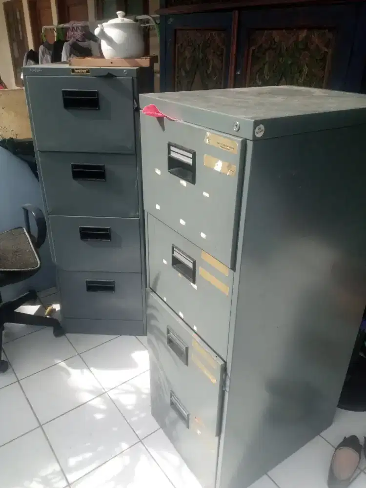 Lemari kabinet kondisi bekas tapi bagus