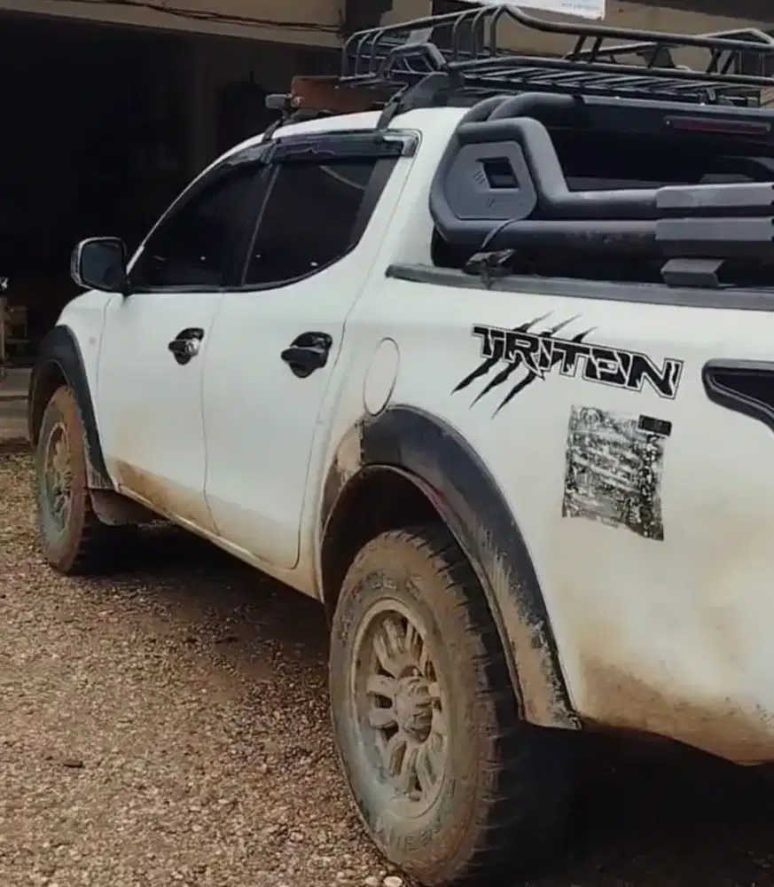 MITSUBISHI TRITON HDX DC 4X4 DOBEL CABIN TAHUN 2016