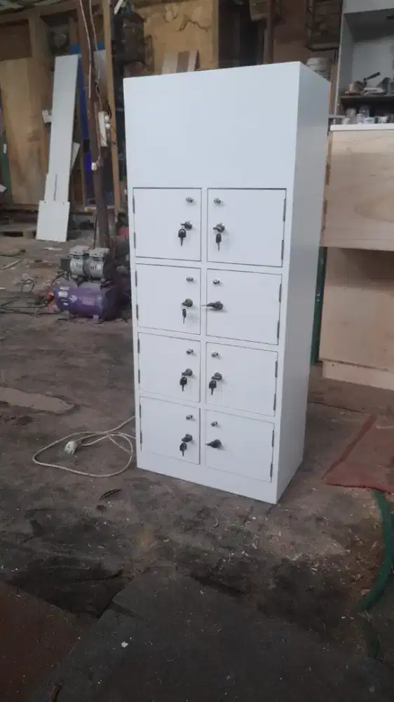 Charger Station 8 pintu