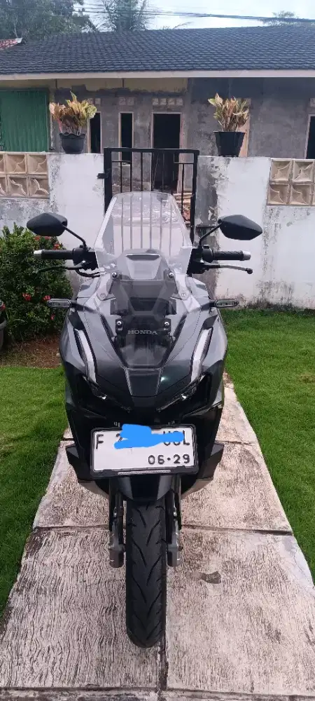 Honda Adv 160 CBS Tahun 2024 (Abu-Abu)