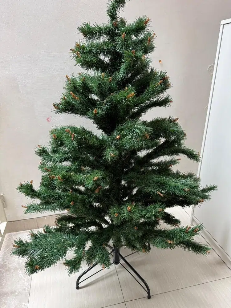 Pohon natal pvc 4feet preloved