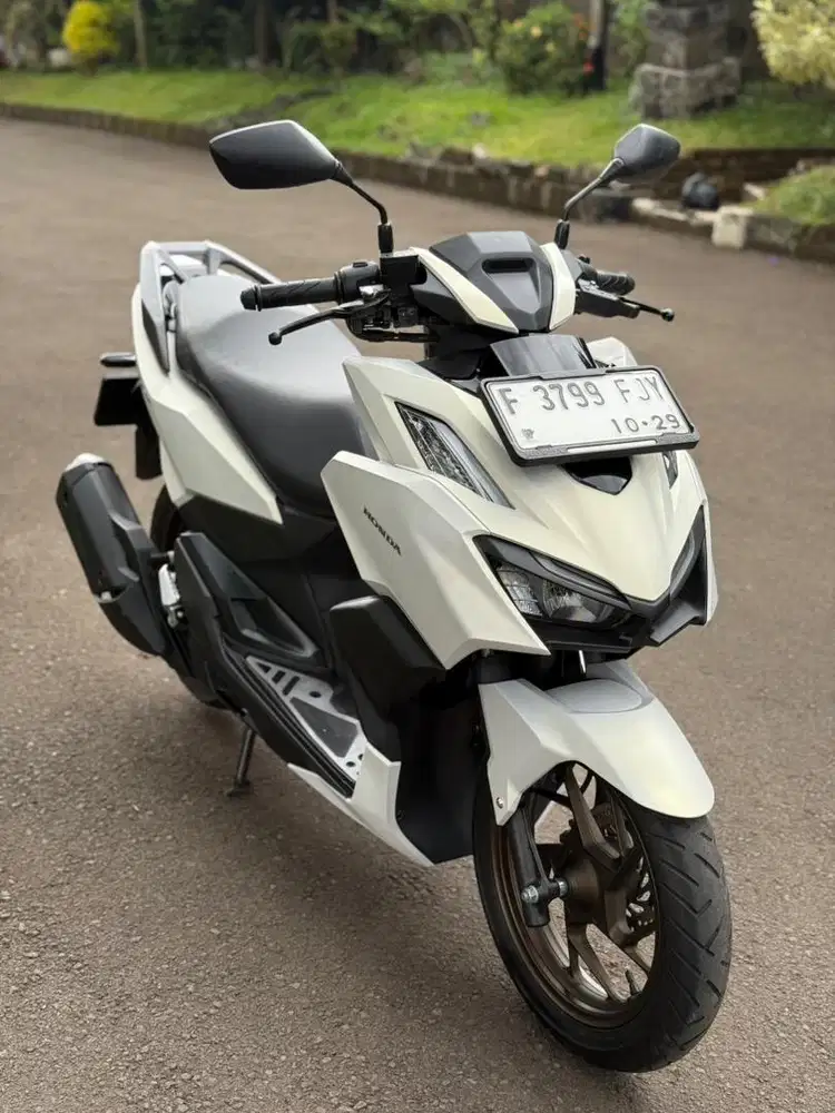 Honda Vario 160 Thn 2024 KM 9rb Putih Mulus