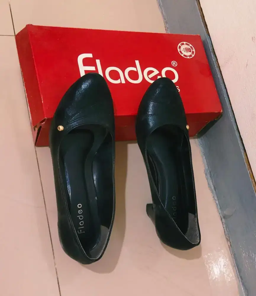 Prelove sepatu Fladeo