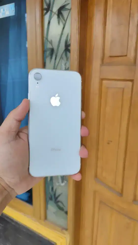 Iphone XR ibox 128 putih mulus fullset