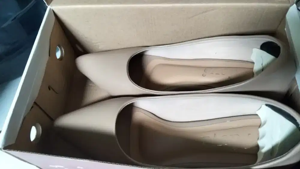 Dijual Sepatu Wanita Like New