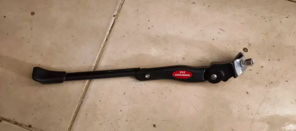 Standar tengah sepeda gunung