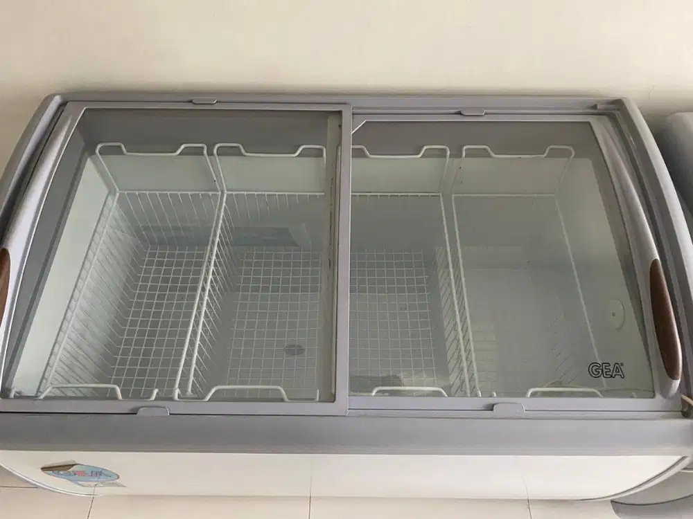 Freezer Showcase GEA SD 360 BY