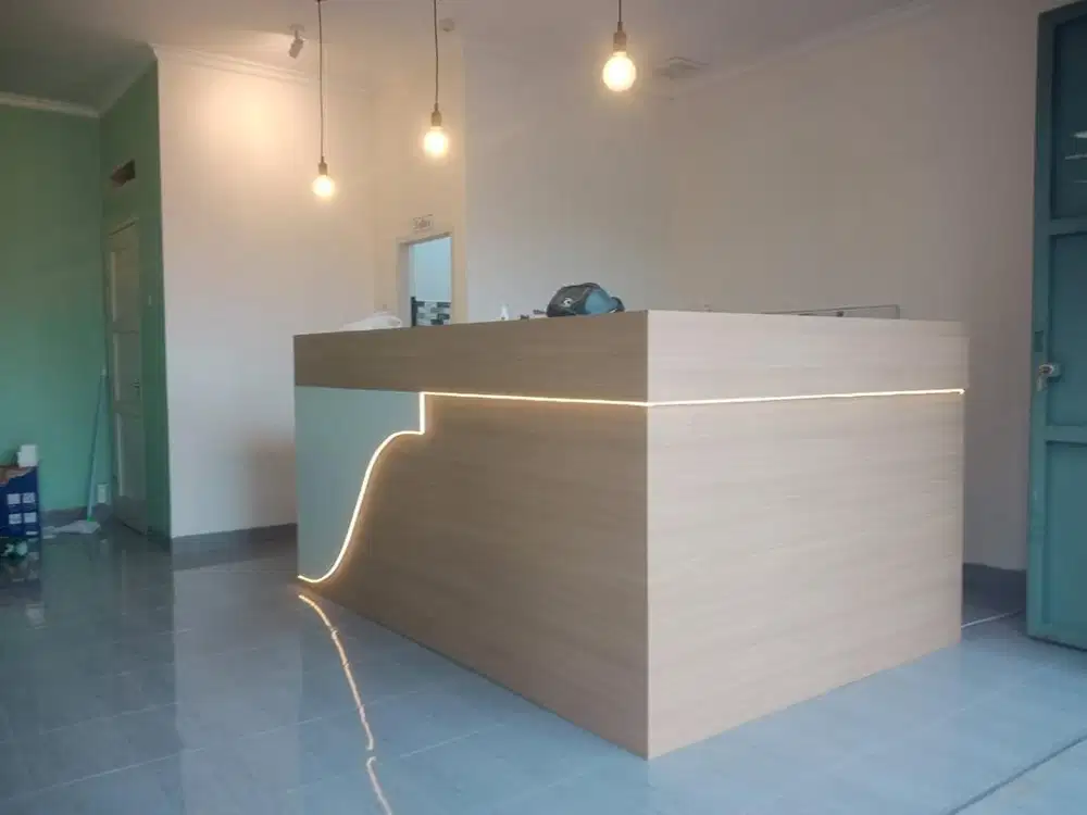 Meja reseptionis serbaguna