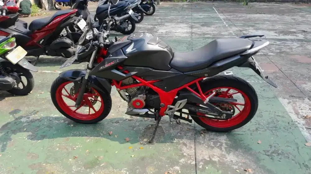 Dijual Nego Honda CB 150R 2016 Street Fire Limited Edition