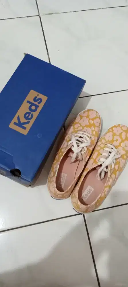 Sepatu merk Keds