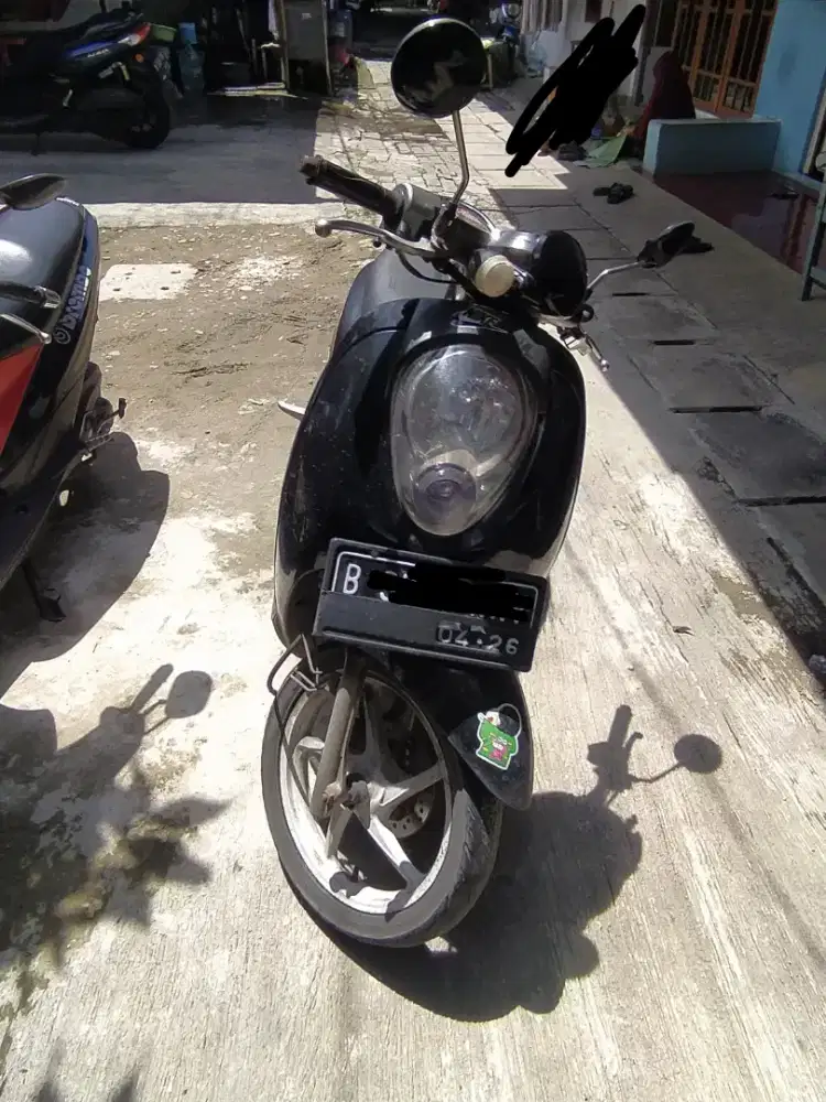 Scoopy karbu tahun 2010 hitam