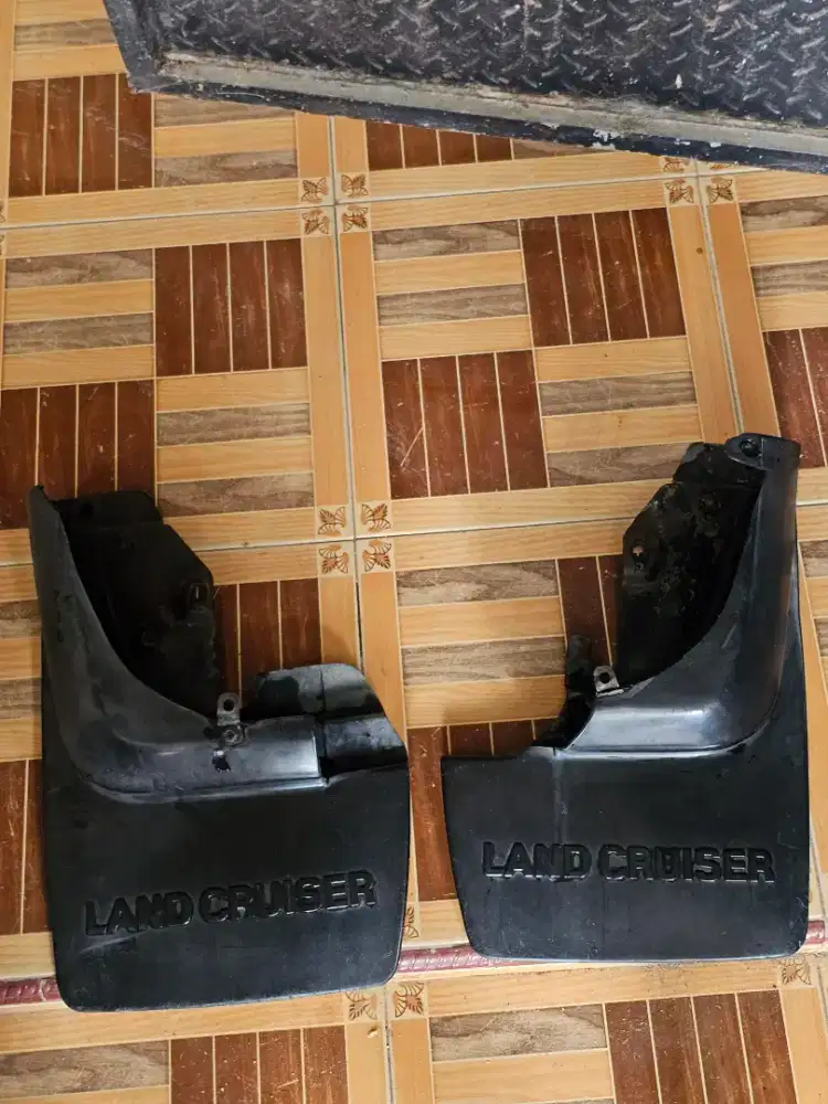 Pelindung lumpur landcruiser vx80