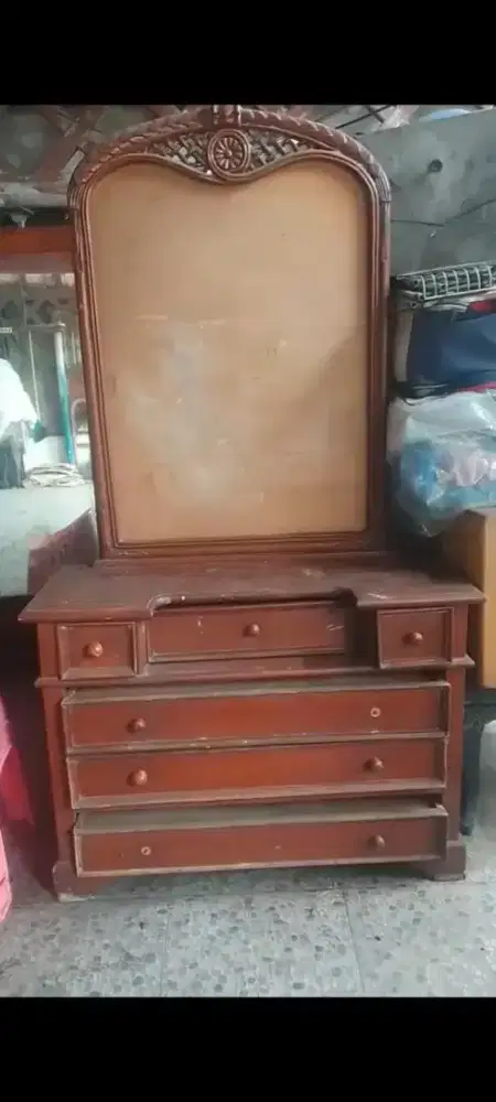 Meja rias cuman gada kaca nya