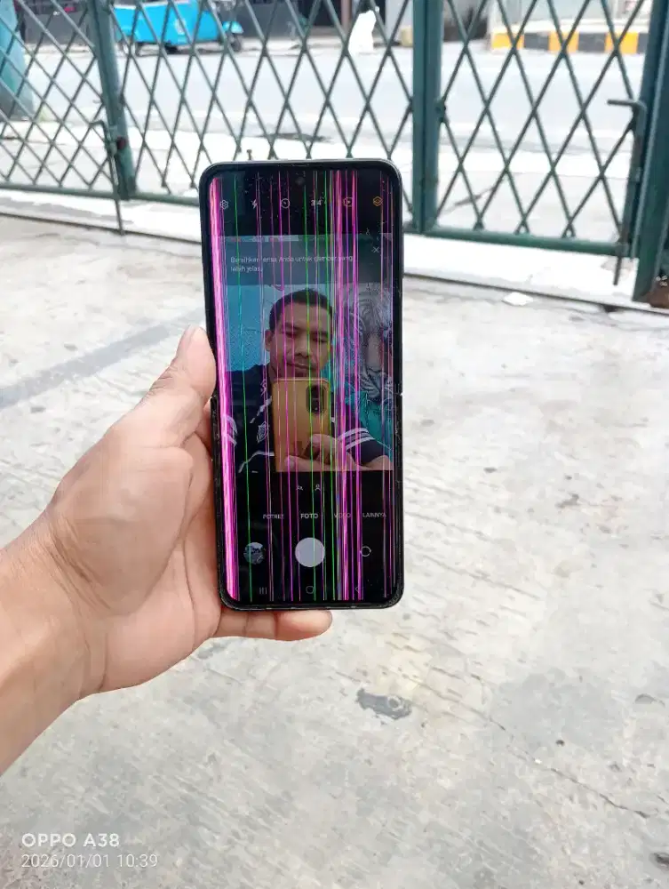 Jual butuh hp Samsung z flip 3 jaringan 5 g ram 8 /128 minus lcd