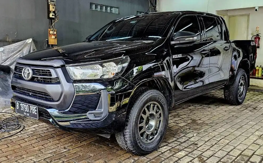 harga cash Toyota Hilux 4x4 2021/2022