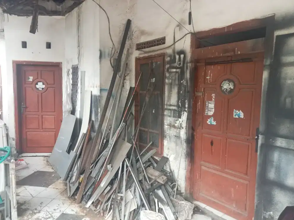 Di butuh kan tukang dan kuli