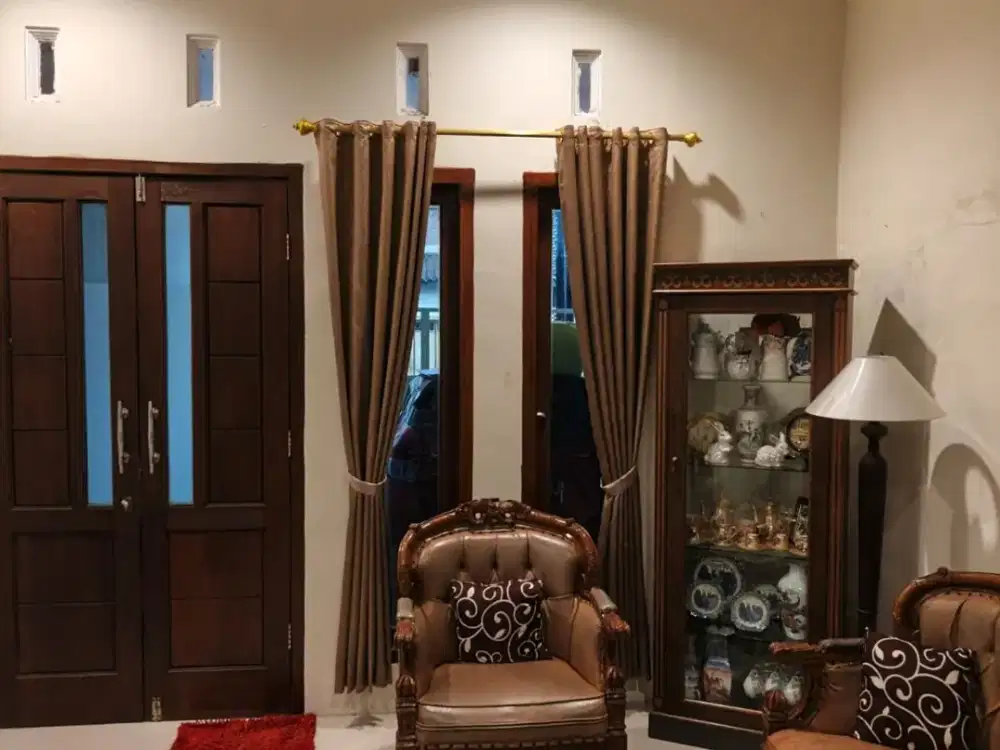 Bangunan masih 2tahun. Jual rumah karang empat Surabaya