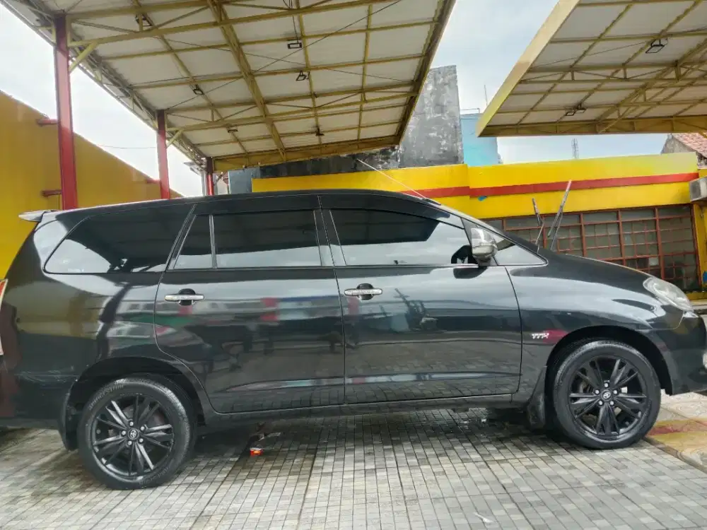 Toyota Kijang Innova 2009 Bensin