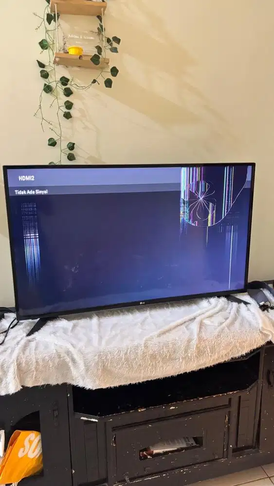 TV LG 43inch minus LCD aja