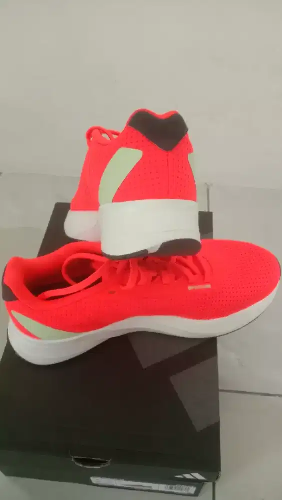 Jual cepat sepatu Adidas original masih baru