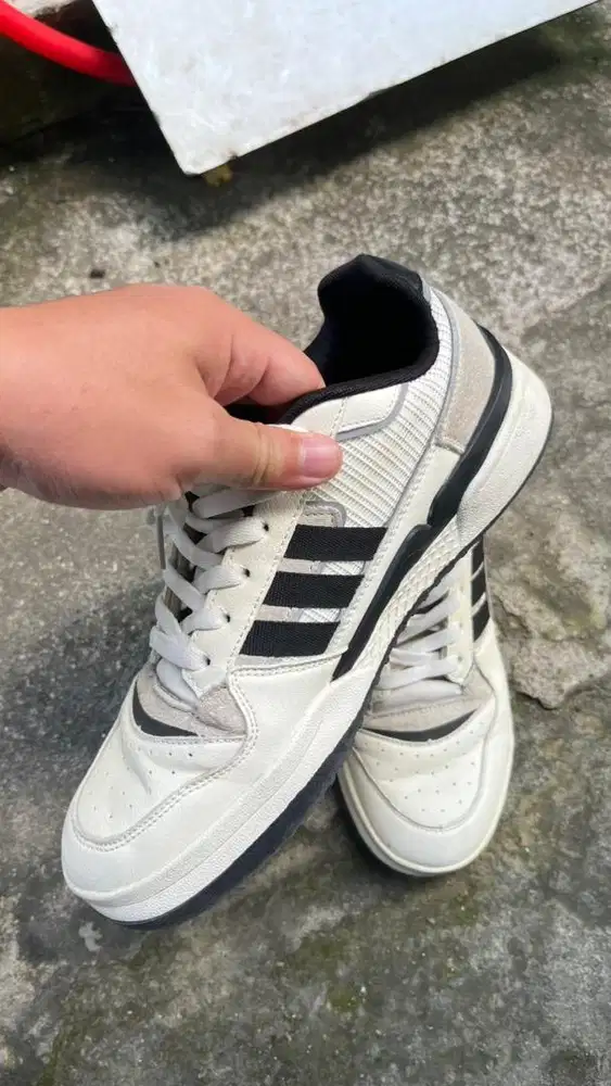 Sepatu adidas putih uk 41