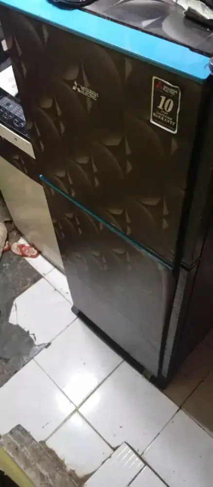 Kulkas 2pintu merk Mitsubishi electric