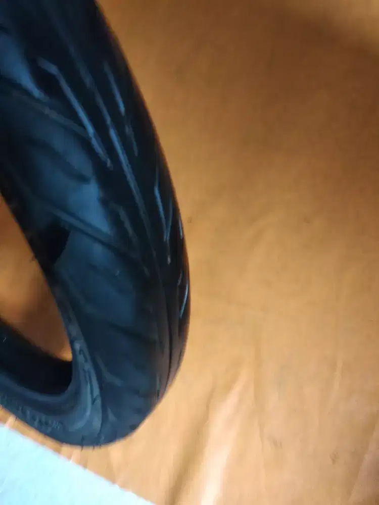 Ban belakang motor bebek