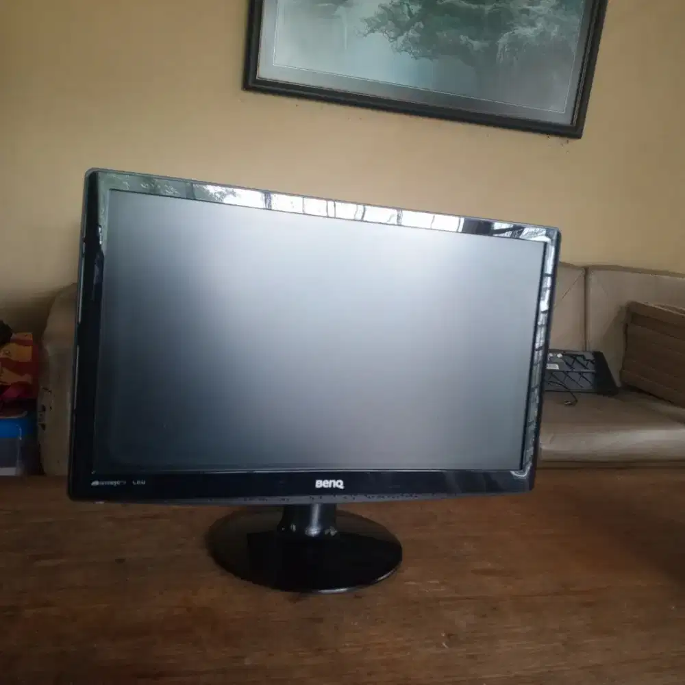 Monitor komputer BENQ 22 inch minus layar garis