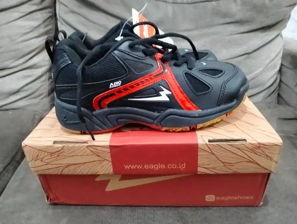 SEPATU BULUTANGKIS ANAK EAGLE 32