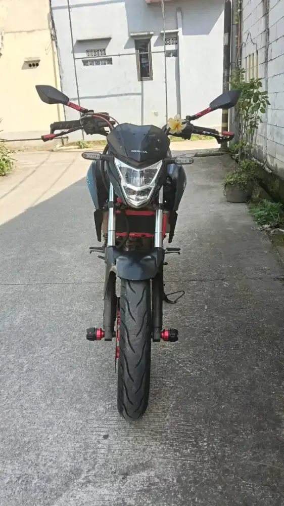 CB150R 2017 hitam